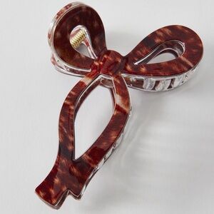 ✨NWT URBAN OUTFITTERS FAWN PRINT DRAPED BOW RESIN CLAW CLIP✨